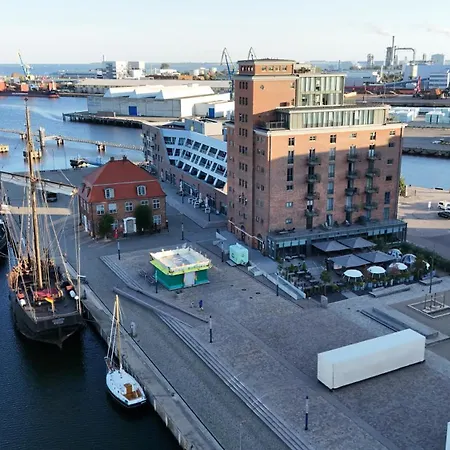 Hafenromantik Und Wasser Satt, Luxus-appartement Im Historischen Speicher *
