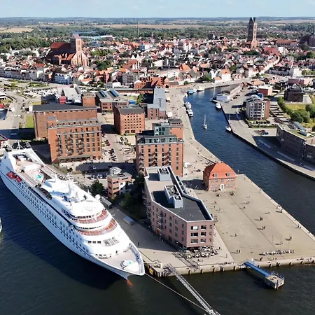 Hafenromantik Und Wasser Satt, Luxus-appartement Im Historischen Speicher *